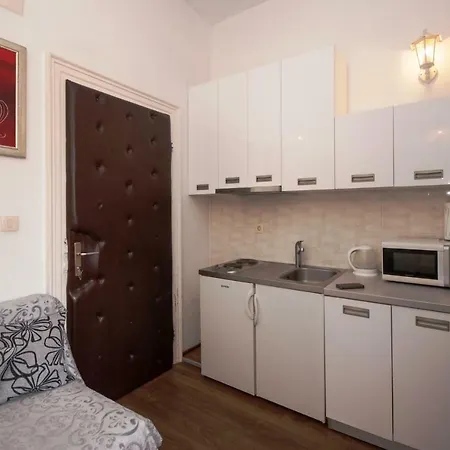Angie Apartment