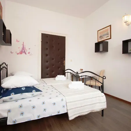 Apartment Angie Split